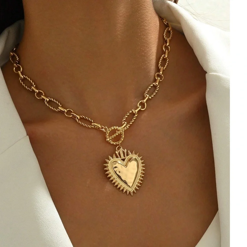Luxe Spiky Heart Statement Chain Toggle Necklace - Picture 4 of 6